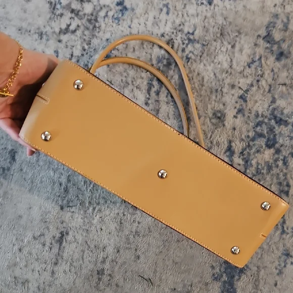 Tod's Black and Tan Leather Lady Di Vintage Tote - Picture 5 of 14